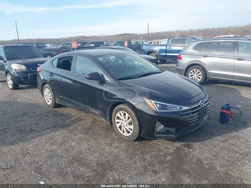 Hyundai Elantra - фото 1