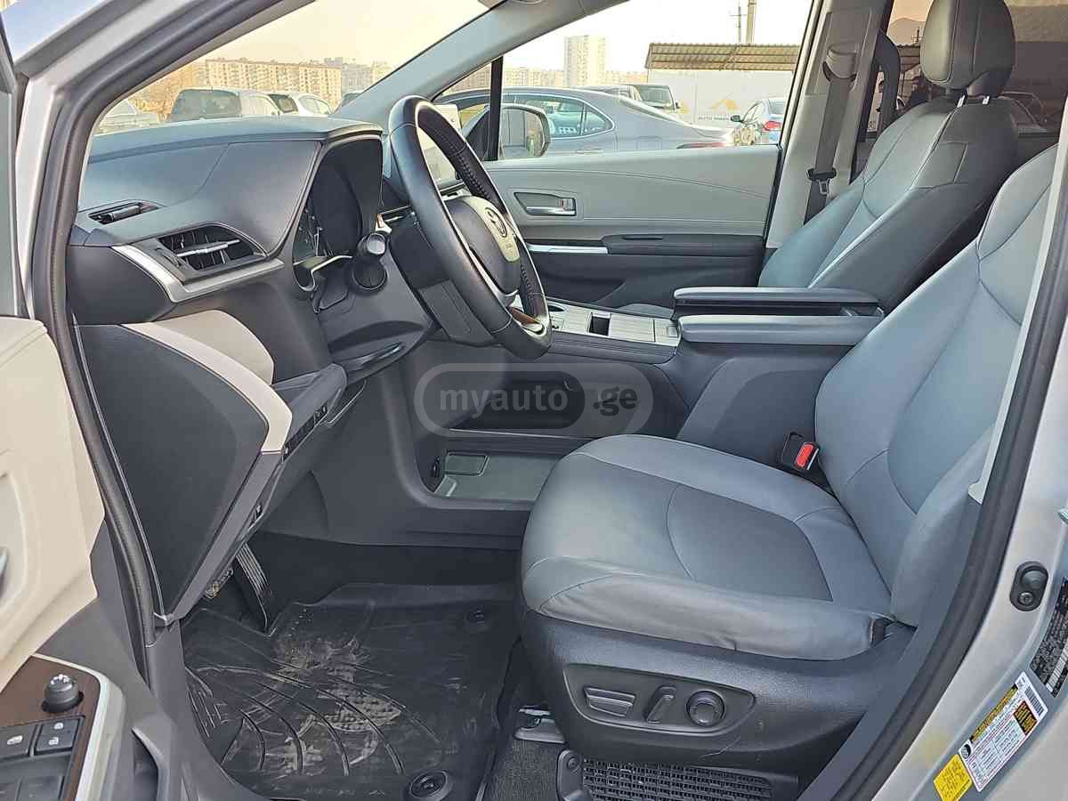 Toyota Toyota Sienna — миниатюра 10