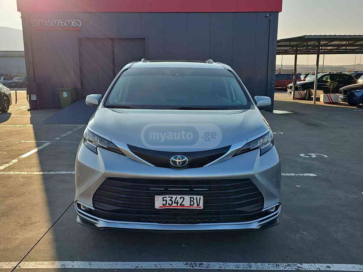 Toyota Toyota Sienna — миниатюра 2
