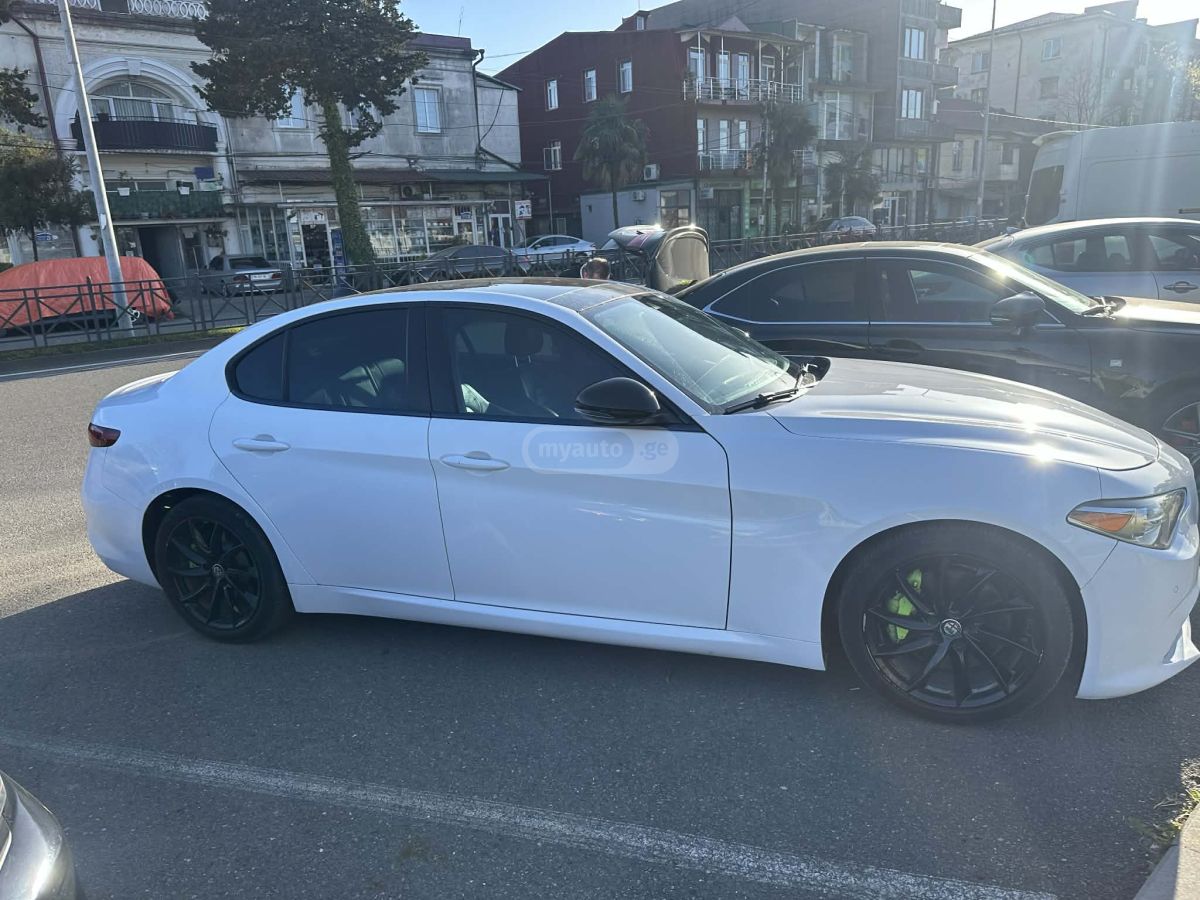 Alfa Romeo Giulia - фото 1
