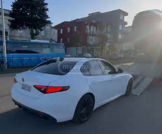 Alfa Romeo Giulia - фото 3