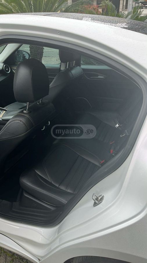 Alfa Romeo Giulia - фото 5