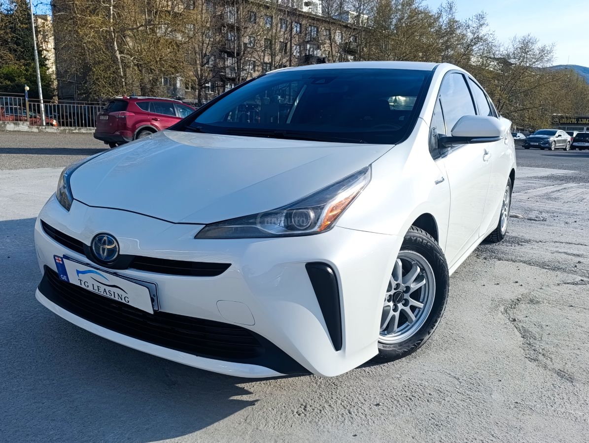 Toyota Prius - фото 1