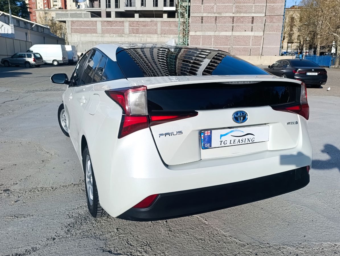 Toyota Prius - фото 2