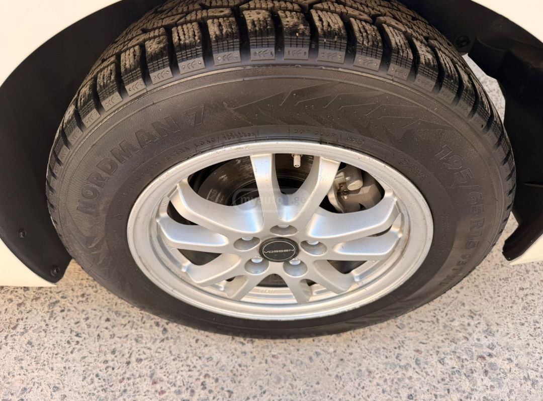 Toyota Prius - фото 8