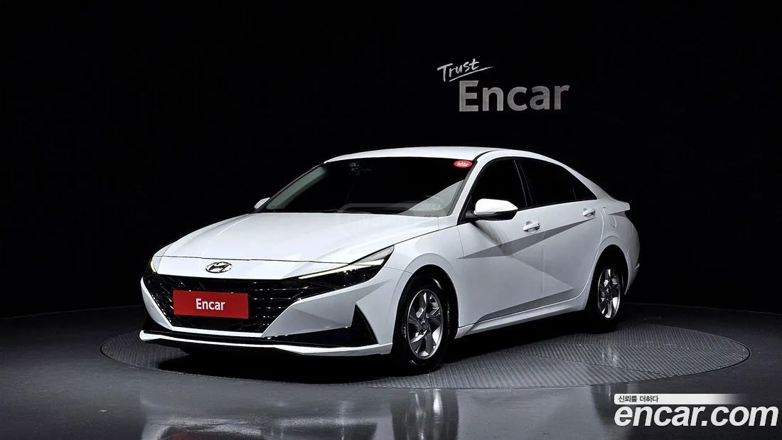 Hyundai Elantra - фото 1