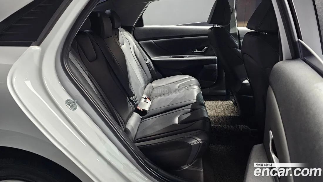 Hyundai Elantra - фото 12