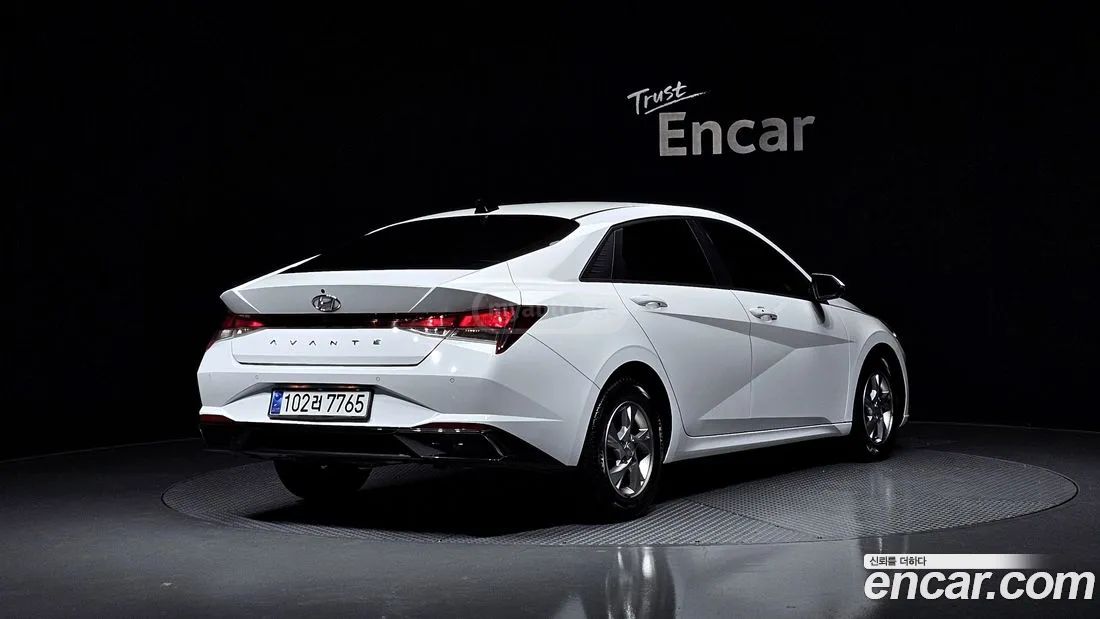 Hyundai Elantra - фото 2