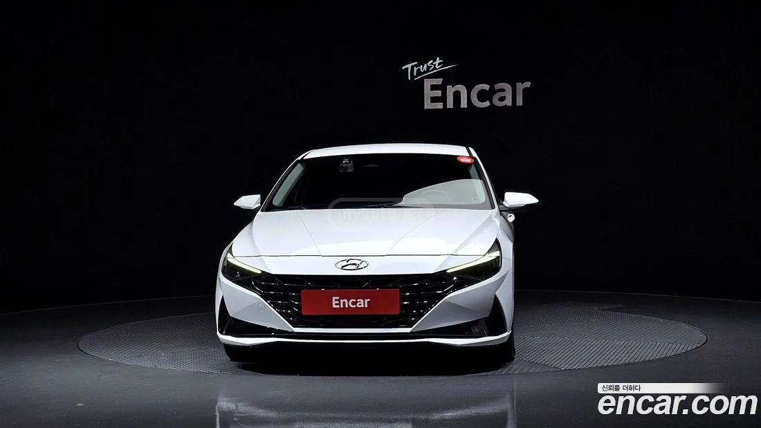 Hyundai Elantra - фото 3