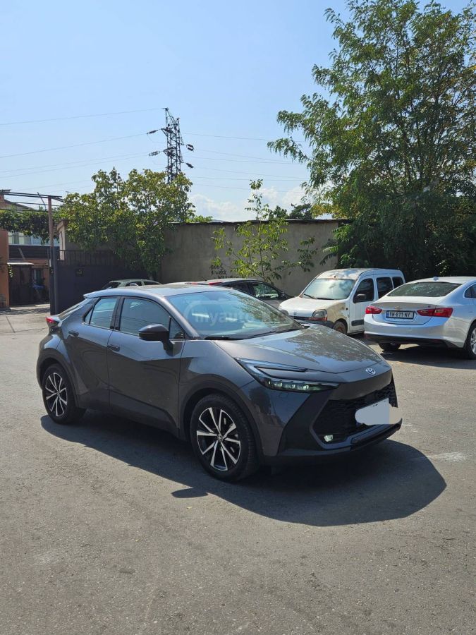 Toyota CHR - фото 1