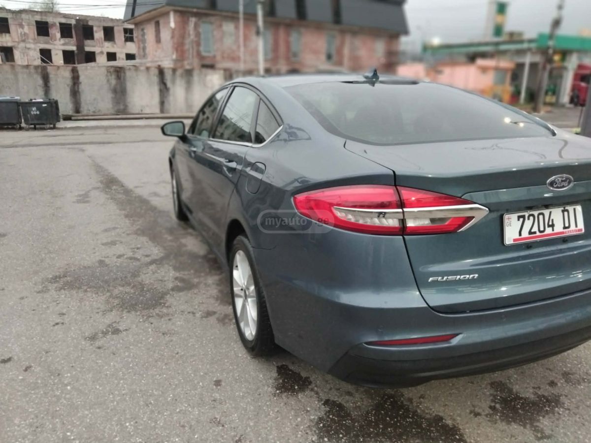 Ford Fusion - фото 1