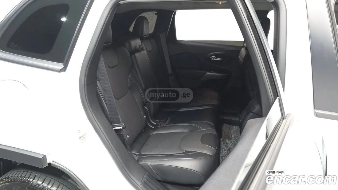 Jeep Cherokee - фото 12