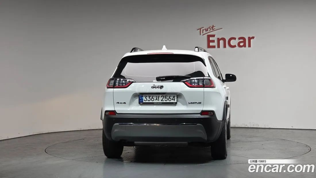 Jeep Cherokee - фото 4