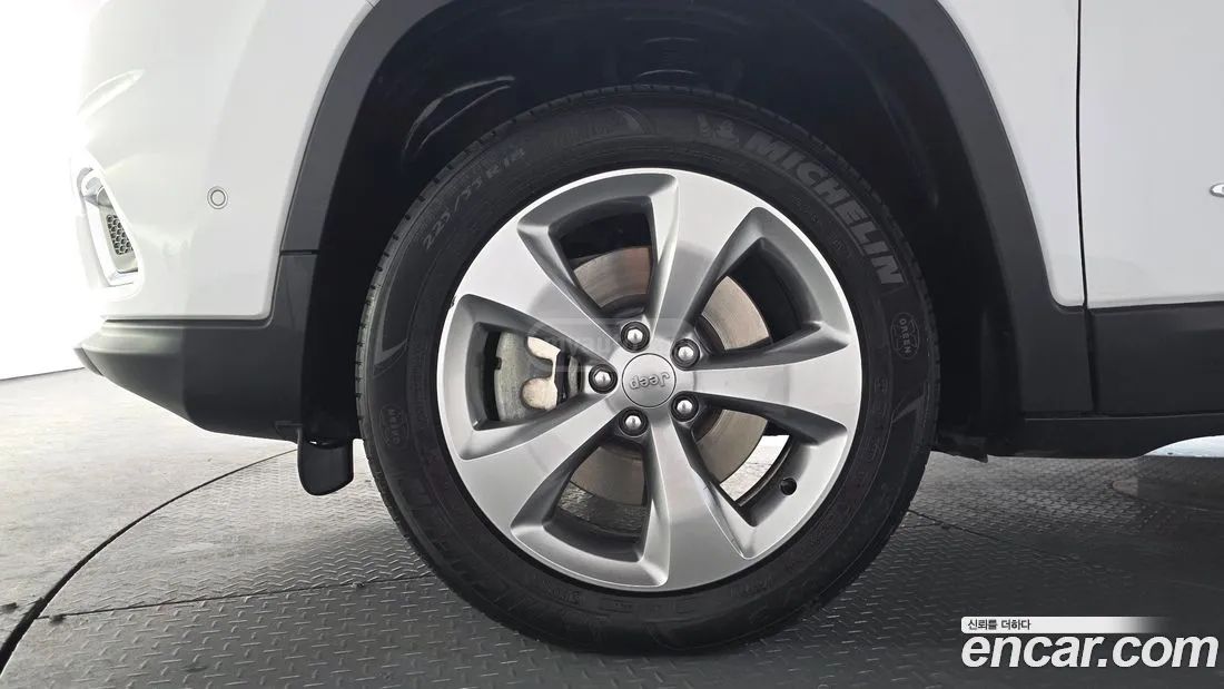 Jeep Cherokee - фото 5