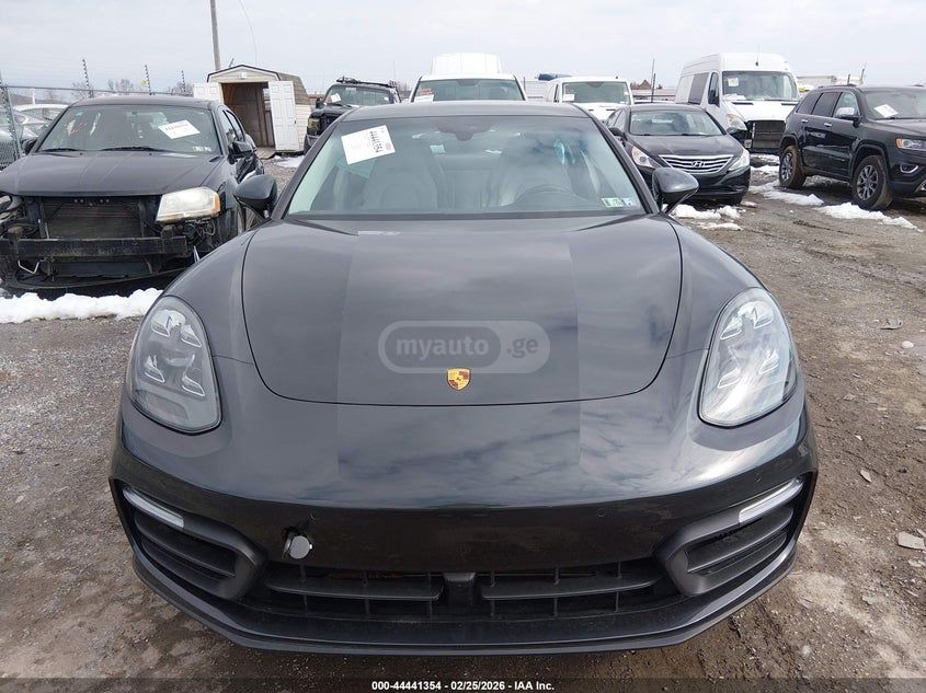 Porsche Panamera - фото 1