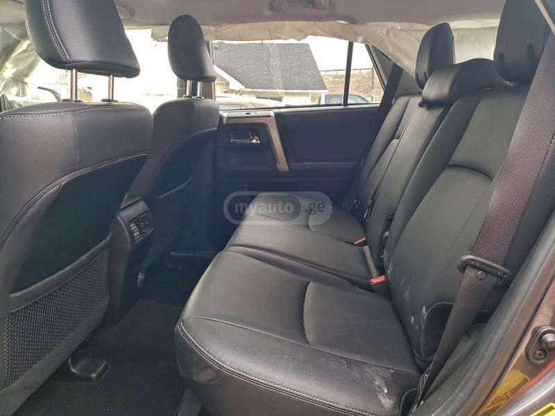 Toyota Limited 4dr 4x4 Automatic — миниатюра 11