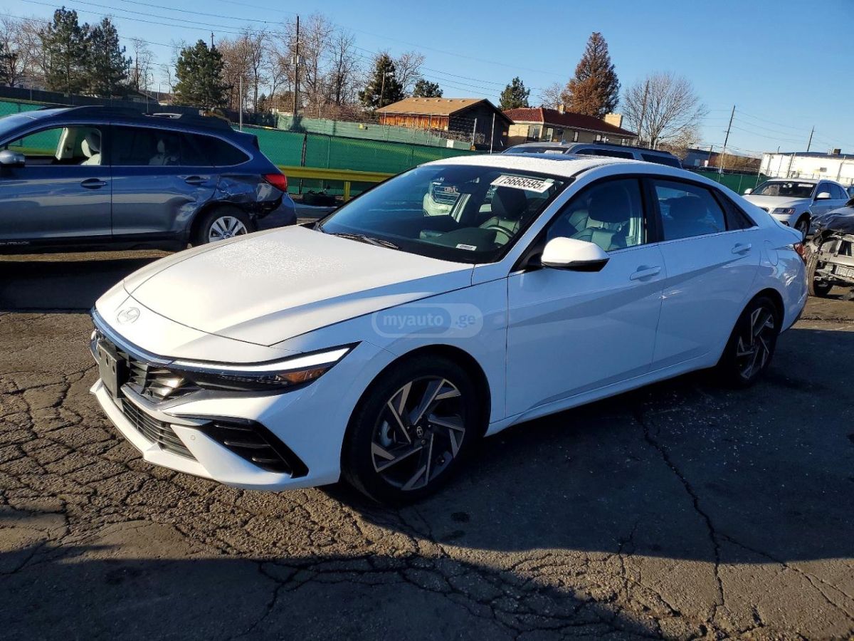 Hyundai Elantra - фото 1