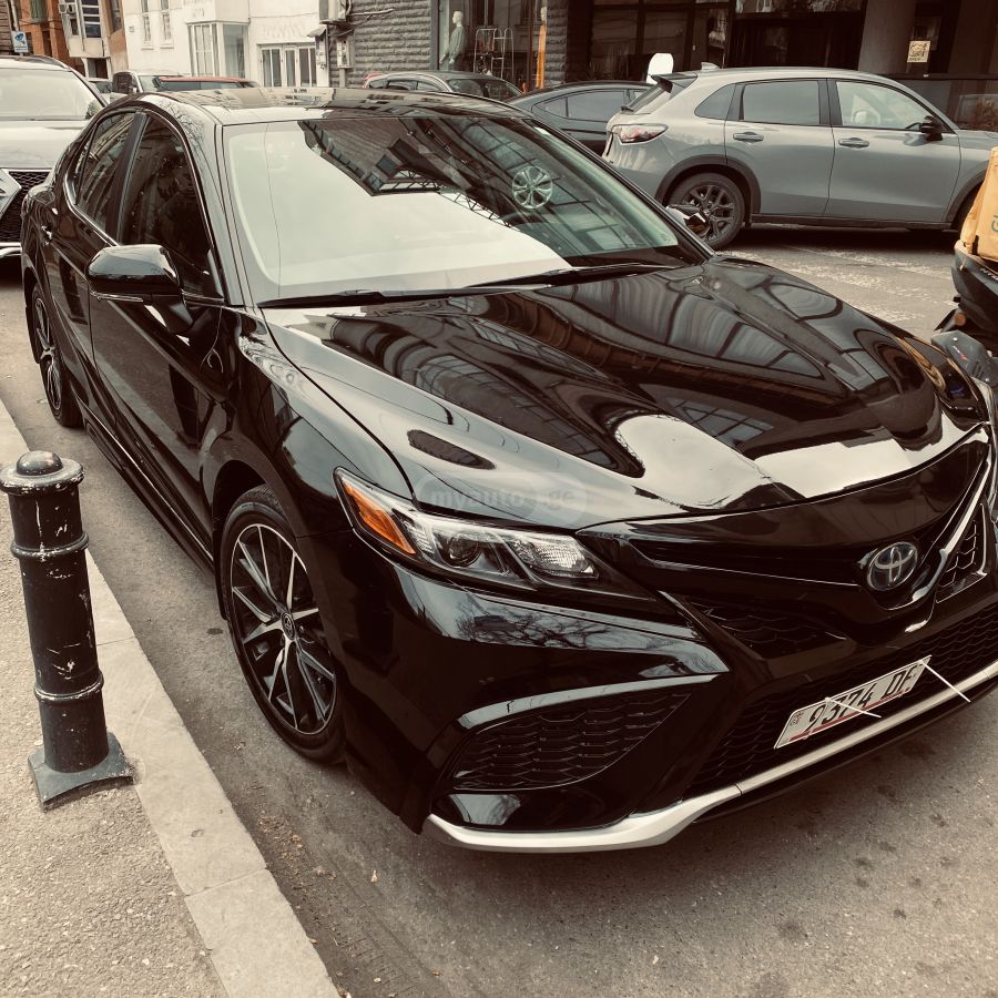 Toyota Camry - фото 1