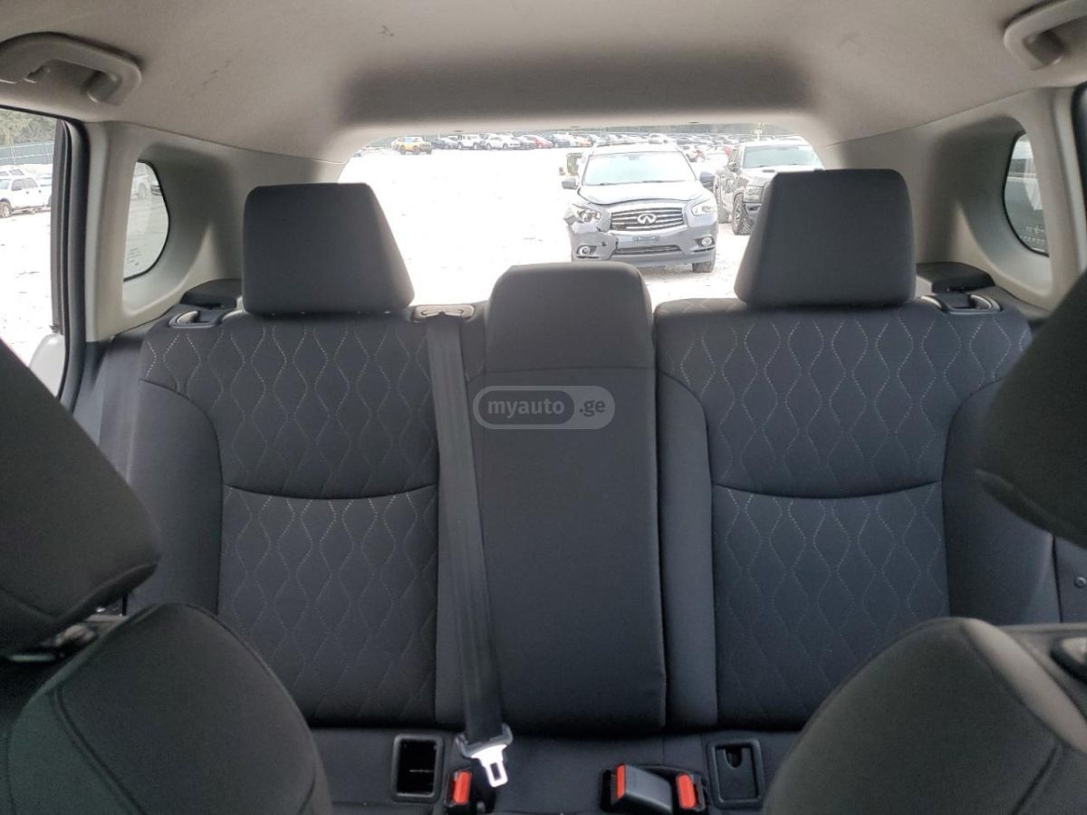 Toyota LE 4dr Sedan CVT — миниатюра 10