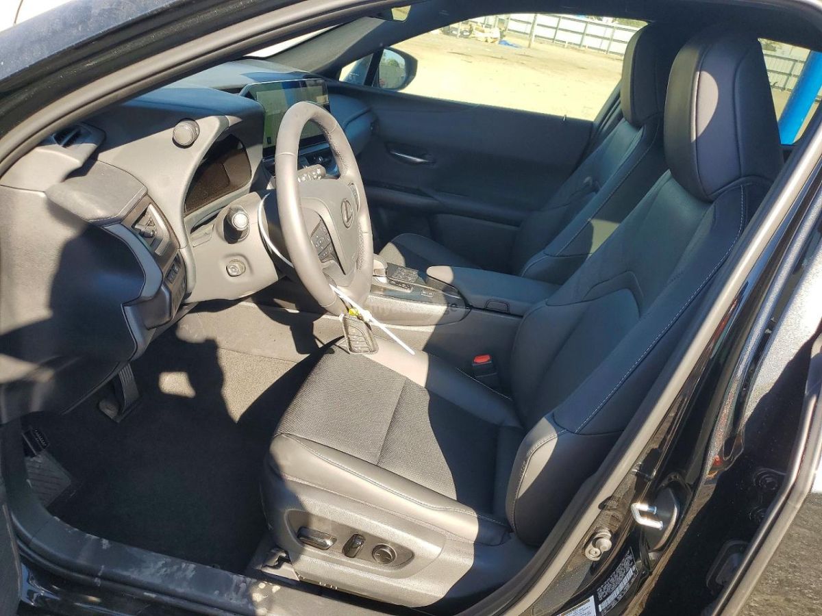 Lexus UX - фото 5