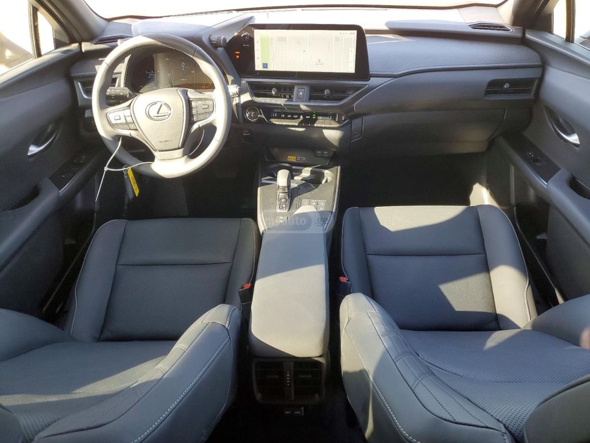 Lexus UX - фото 8