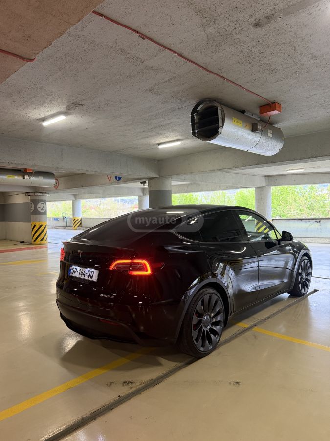 Tesla Model Y 2025 — фото 12 купить в Москве