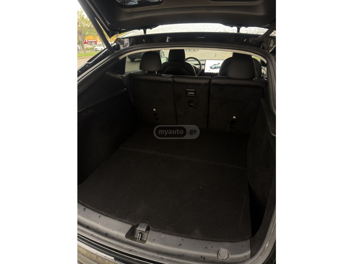 Tesla Model Y - фото 8