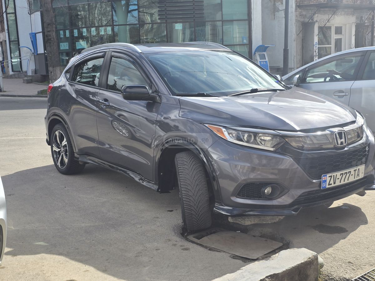 Honda HR-V - фото 1
