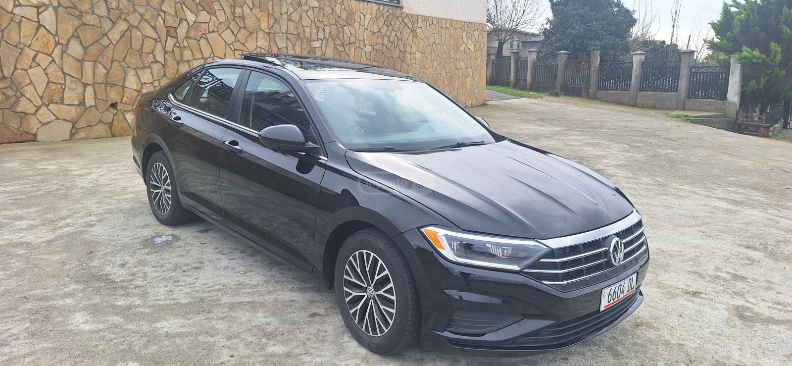 Volkswagen Jetta - фото 1