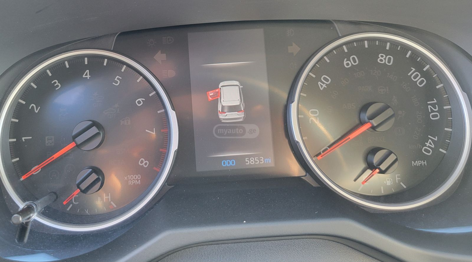 Toyota LE 4dr All-Wheel Drive Automat — миниатюра 9