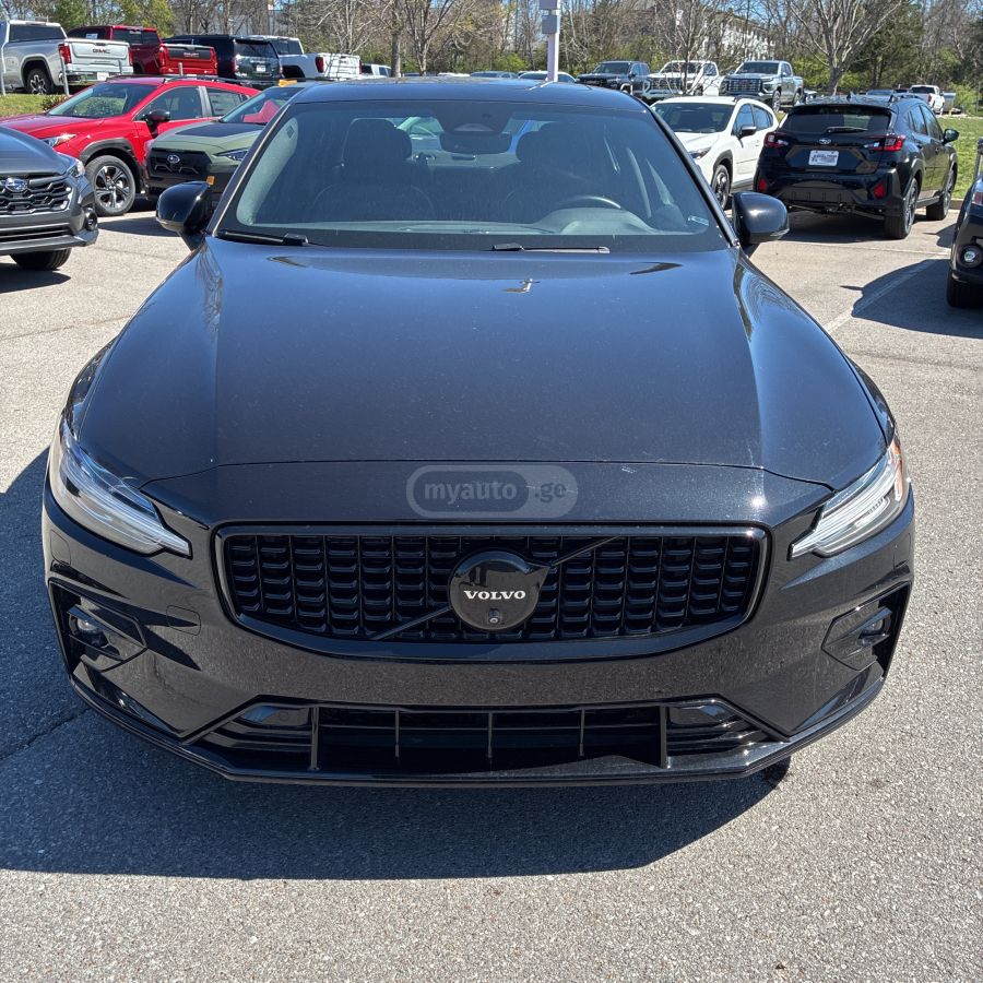 Volvo B5 Plus Black Edition — миниатюра 2