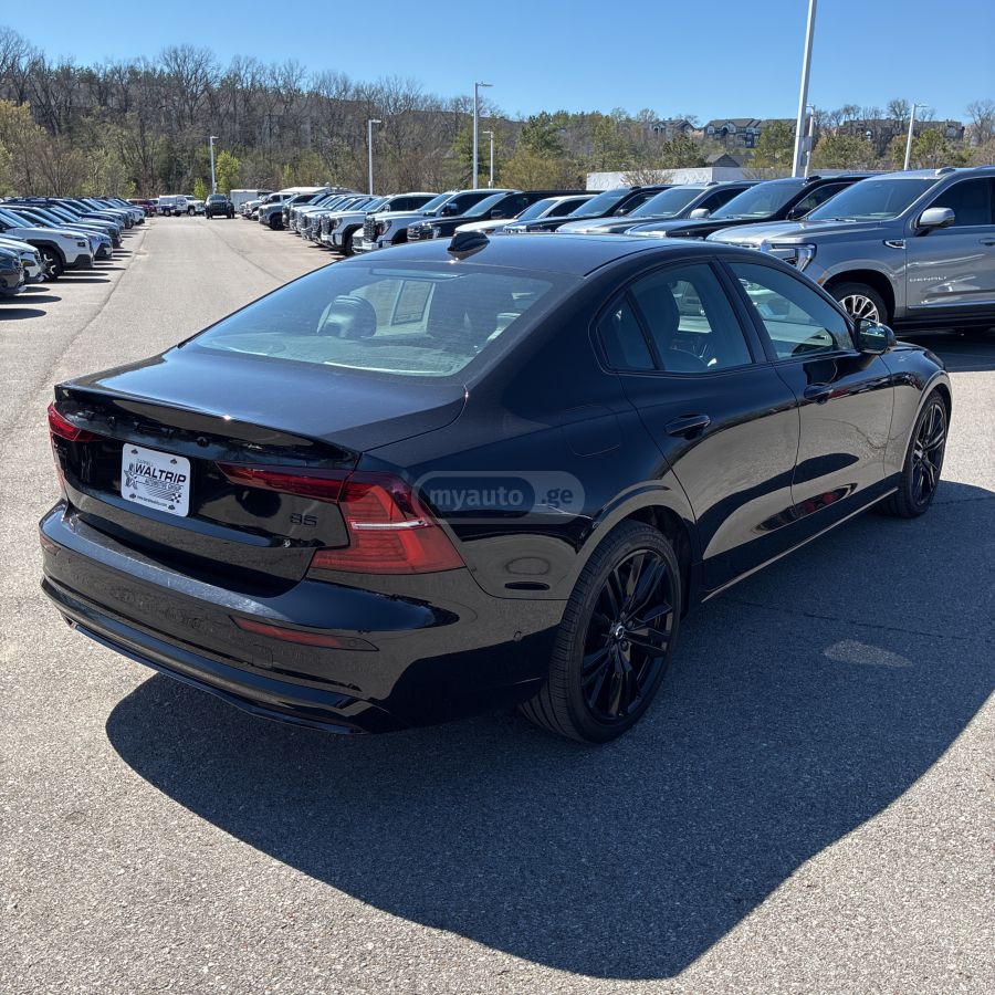 Volvo B5 Plus Black Edition — миниатюра 4