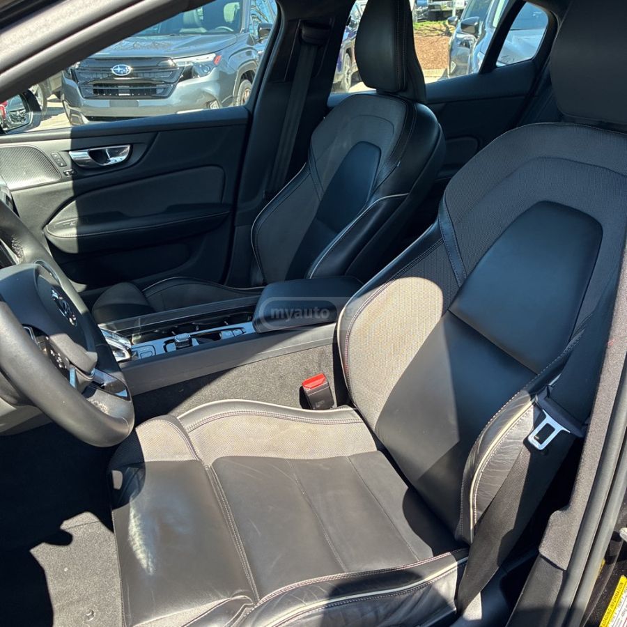 Volvo B5 Plus Black Edition — миниатюра 6