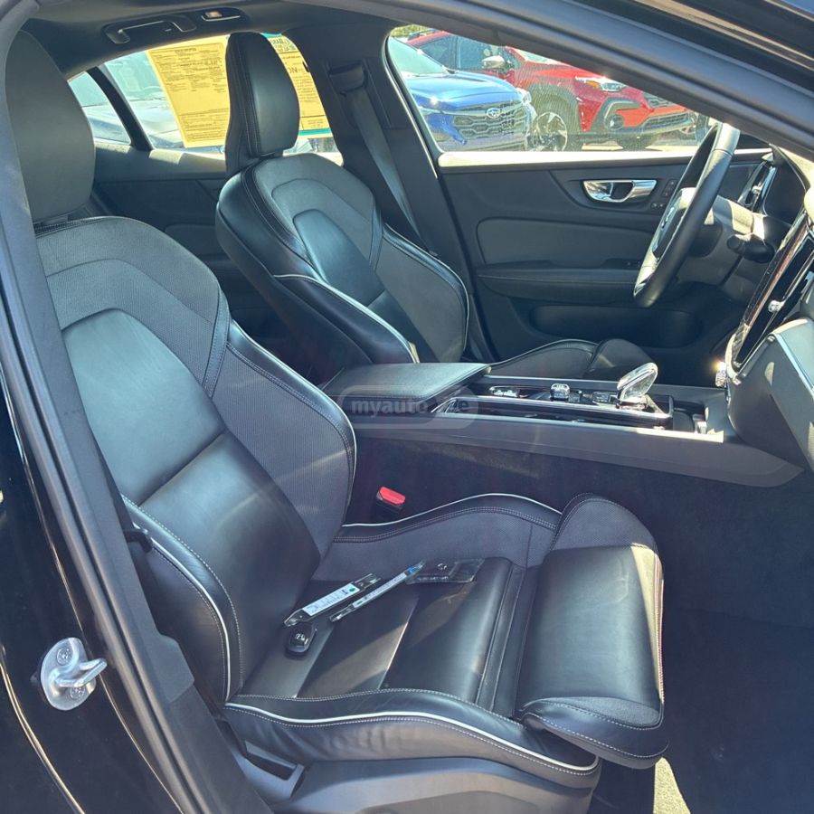 Volvo B5 Plus Black Edition — миниатюра 7