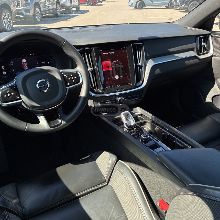 Volvo B5 Plus Black Edition — миниатюра 8