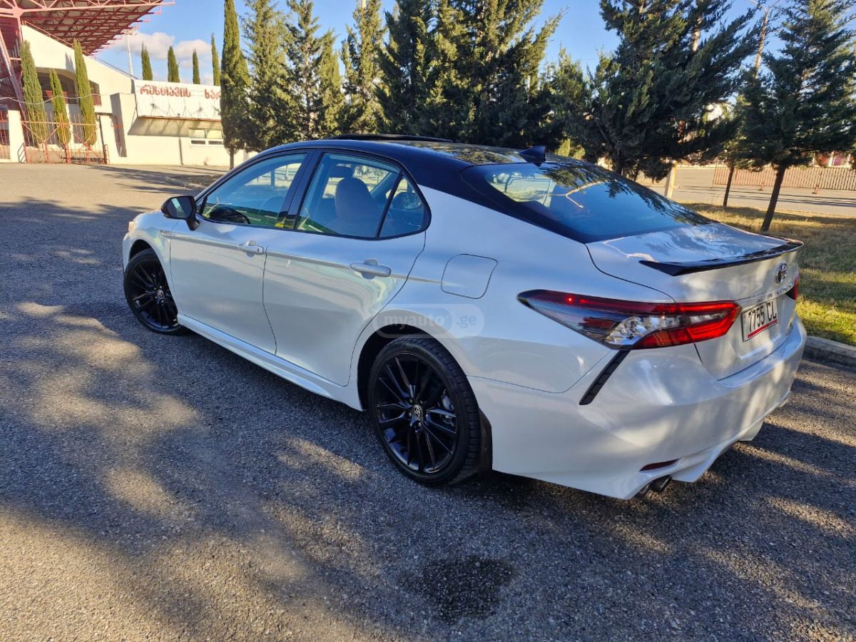 Toyota XSE 4dr Front-Wheel Drive Seda — миниатюра 10