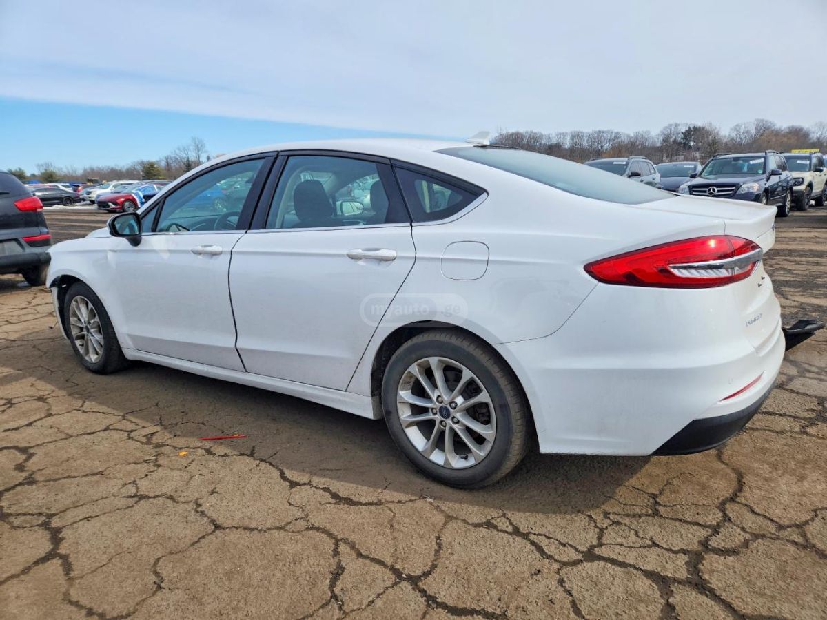 Ford Fusion - фото 2