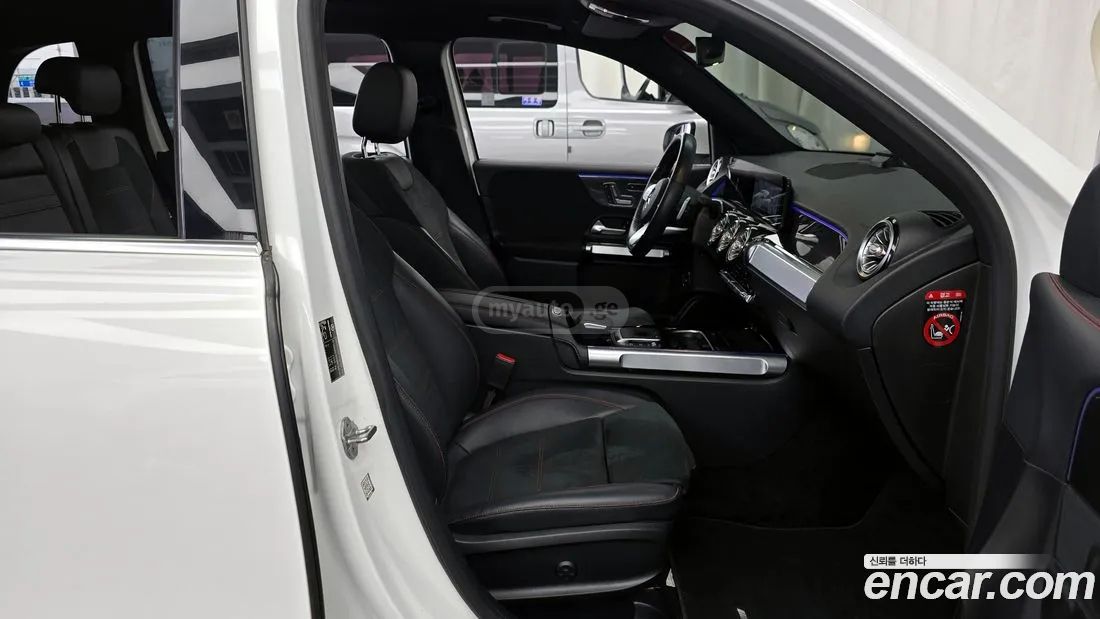 Mercedes-Benz GLB 35 AMG 2021 — миниатюра 11