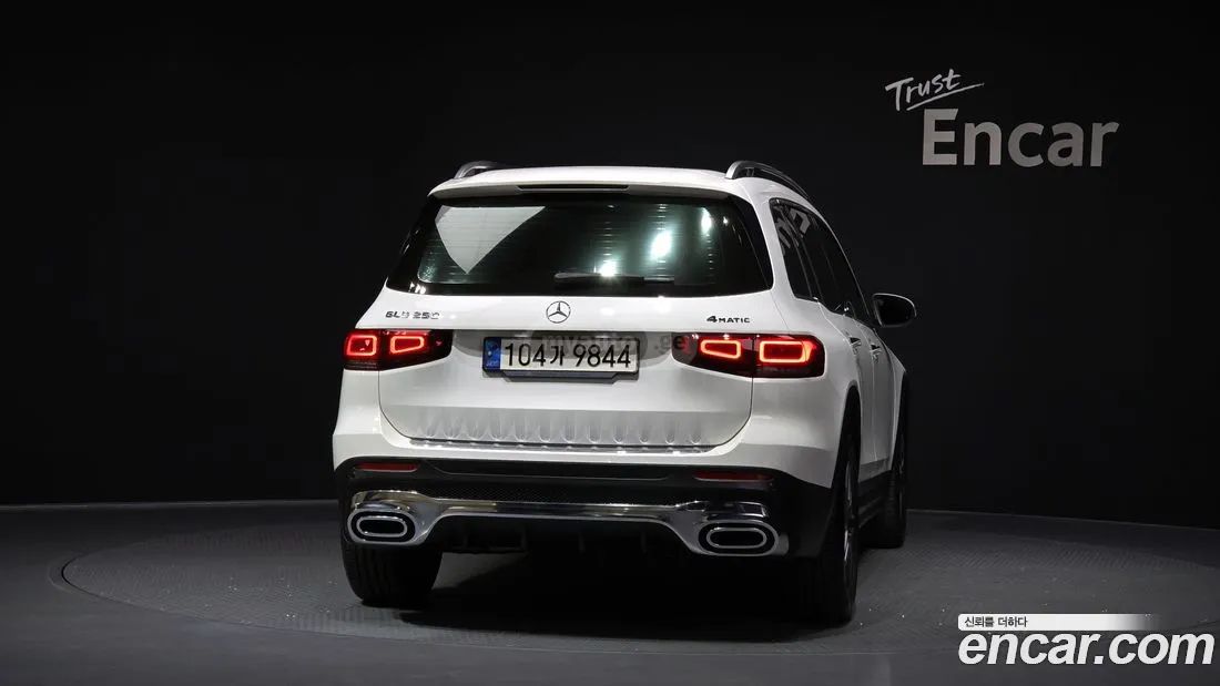 Mercedes-Benz GLB 35 AMG 2021 — миниатюра 4