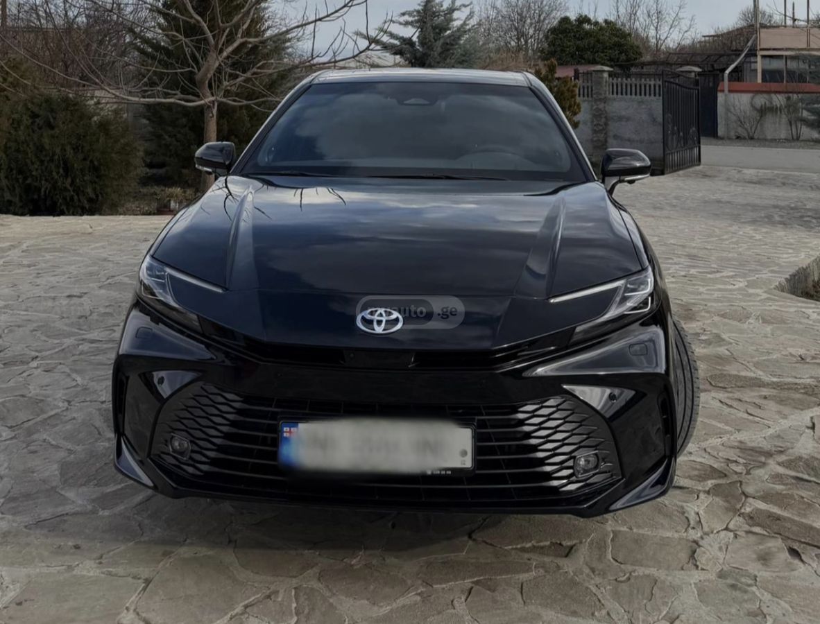 Toyota Camry - фото 1