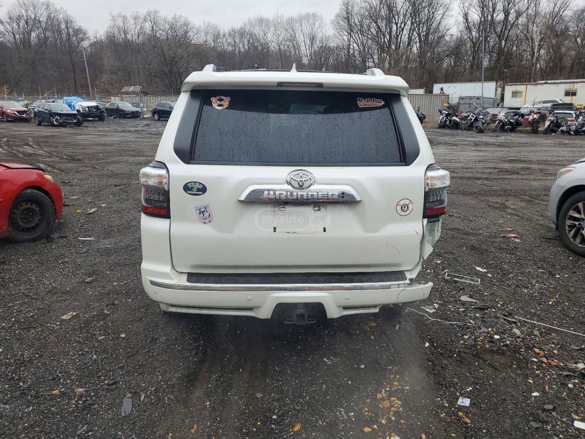 Toyota 4 Runner - фото 6