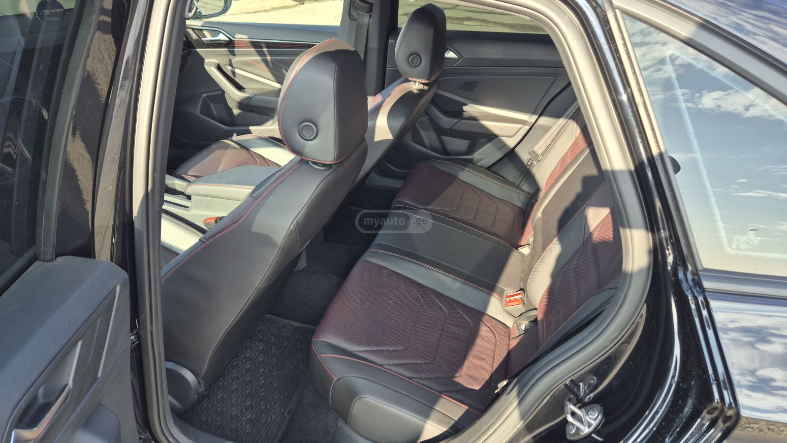 Volkswagen Jetta GLI 2022 — миниатюра 7