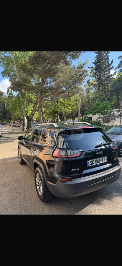 Jeep Cherokee - фото 3