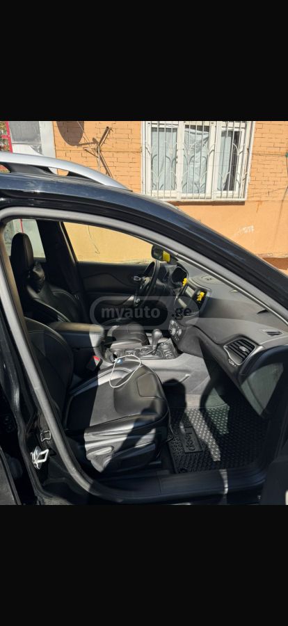 Jeep Cherokee - фото 5