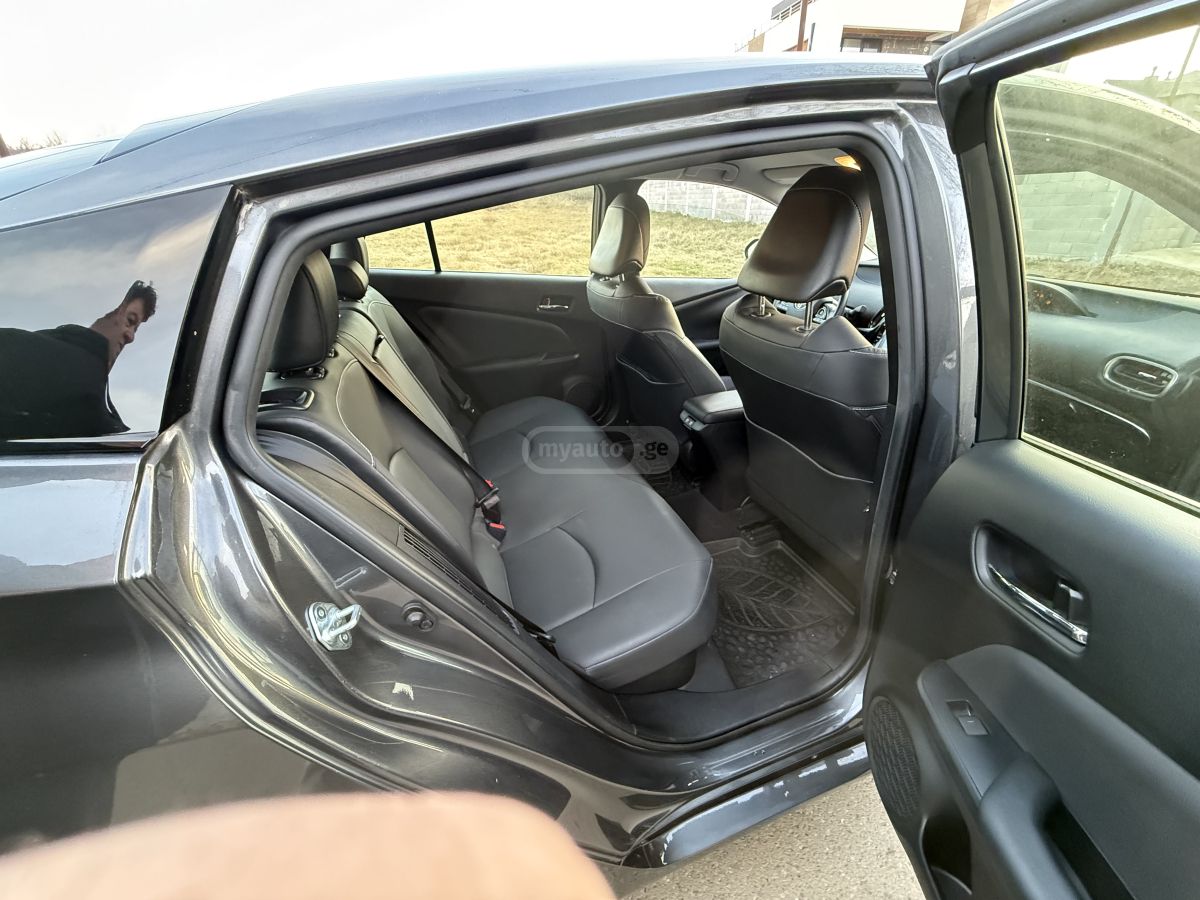 Toyota XLE 5dr Hatchback CVT — миниатюра 8