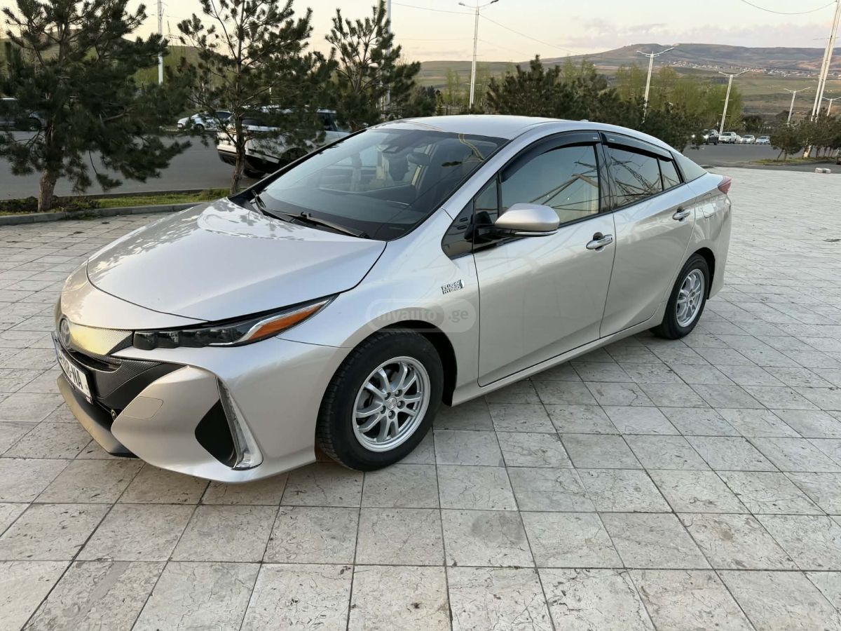 Toyota Prius Prime - фото 1