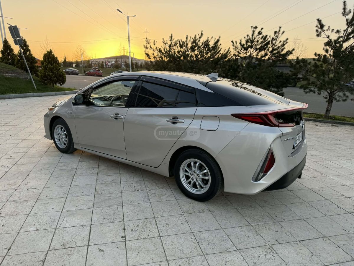 Toyota Prius Prime - фото 2
