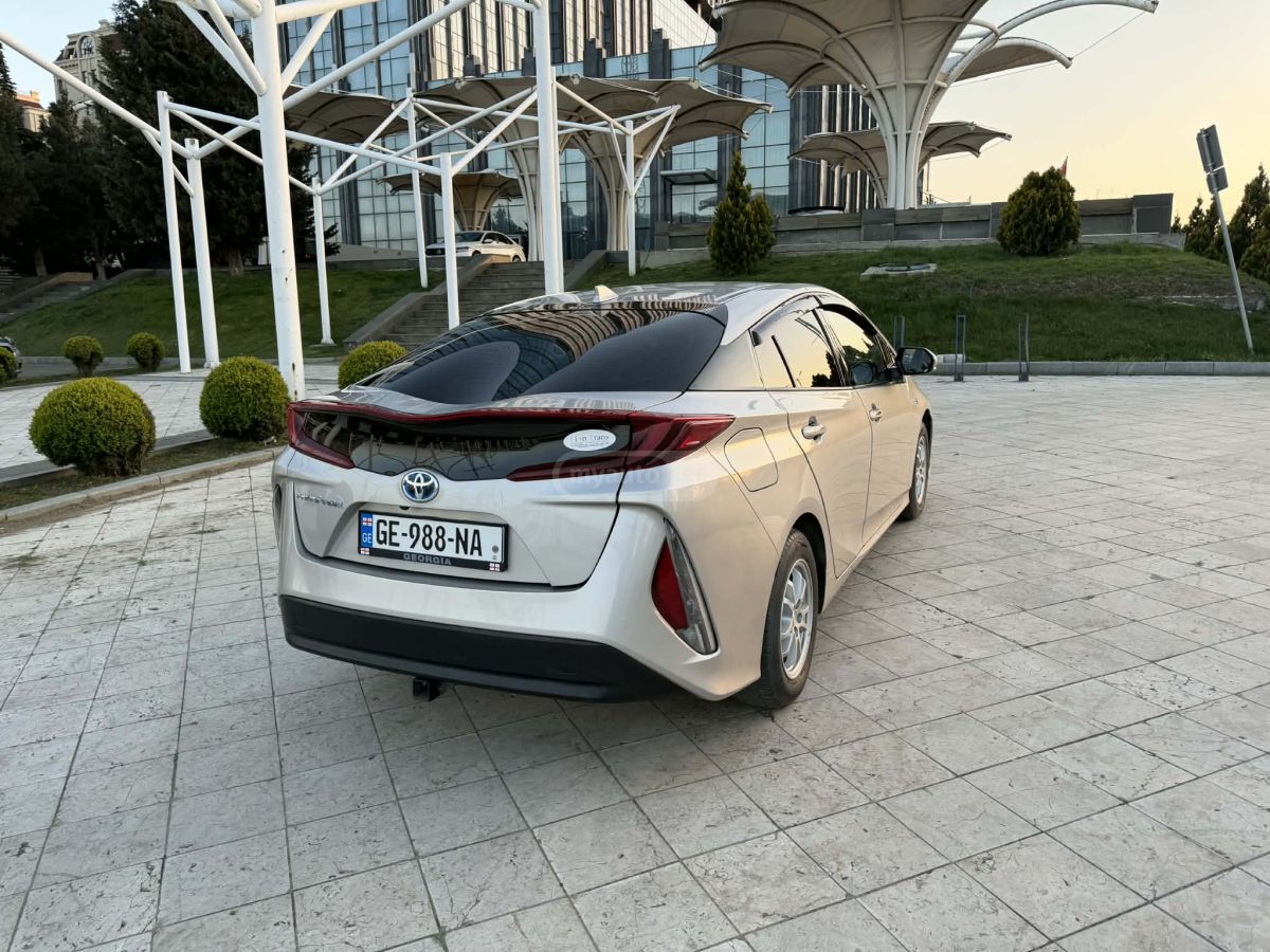 Toyota Prius Prime - фото 3