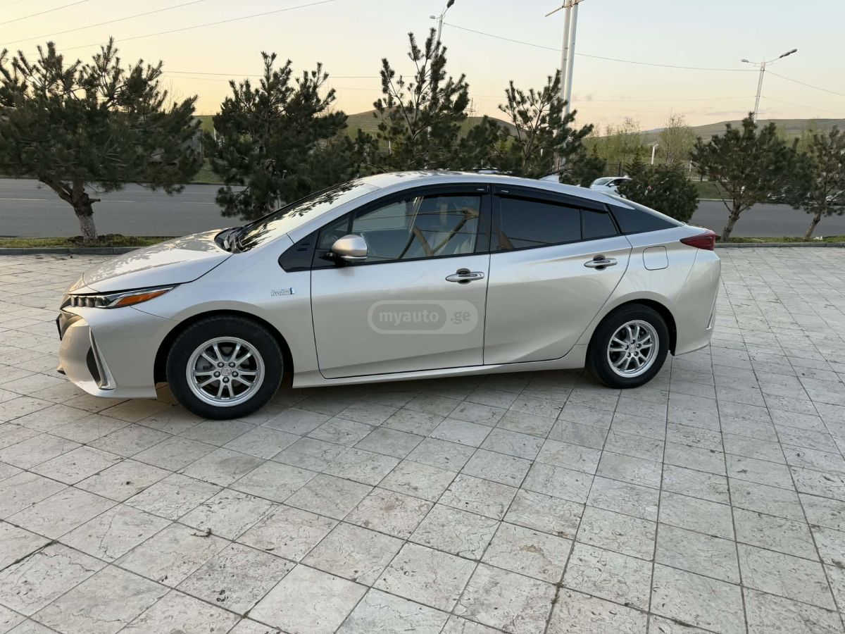 Toyota Prius Prime - фото 4