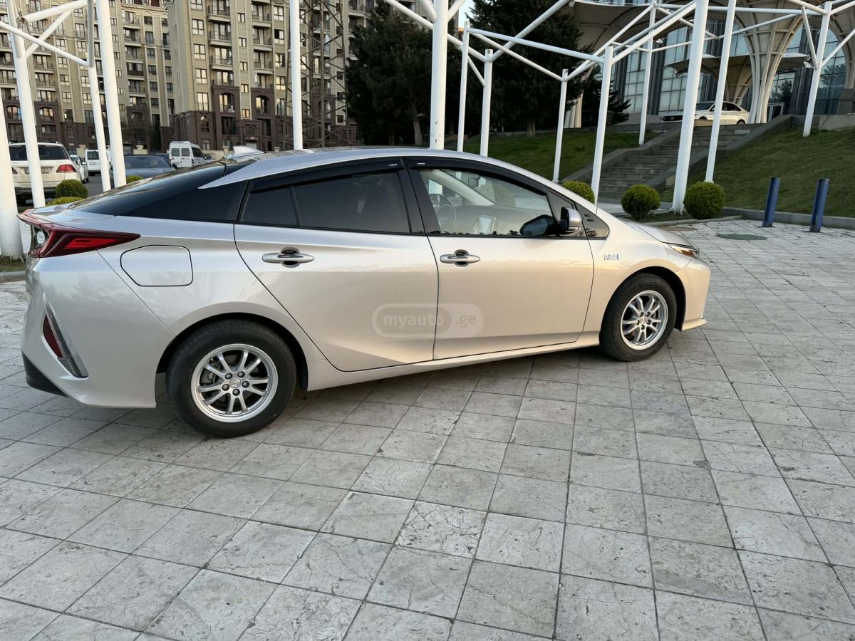 Toyota Prius Prime - фото 5